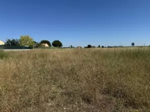 Terrain prêt à construire à Marguerittes – Emplacement privilégié, cadre verdoyant !